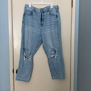 American Eagle Mom Jean light wash denim 18 short
